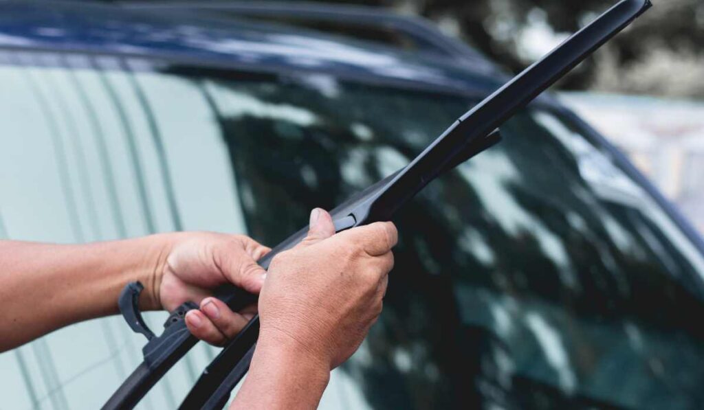 ¿Por qué los autos con cola no tienen limpiaparabrisas? - Electrocenter